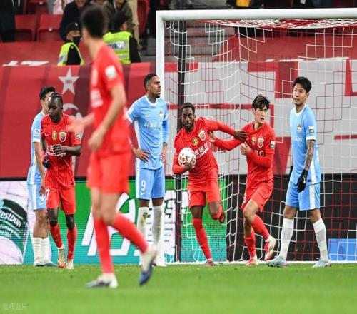 滑雪小哥哥,人气高涨,热度猛增至,竞彩足球比分网,体育官网,平台入口,足球比分,即时比分,比分直播